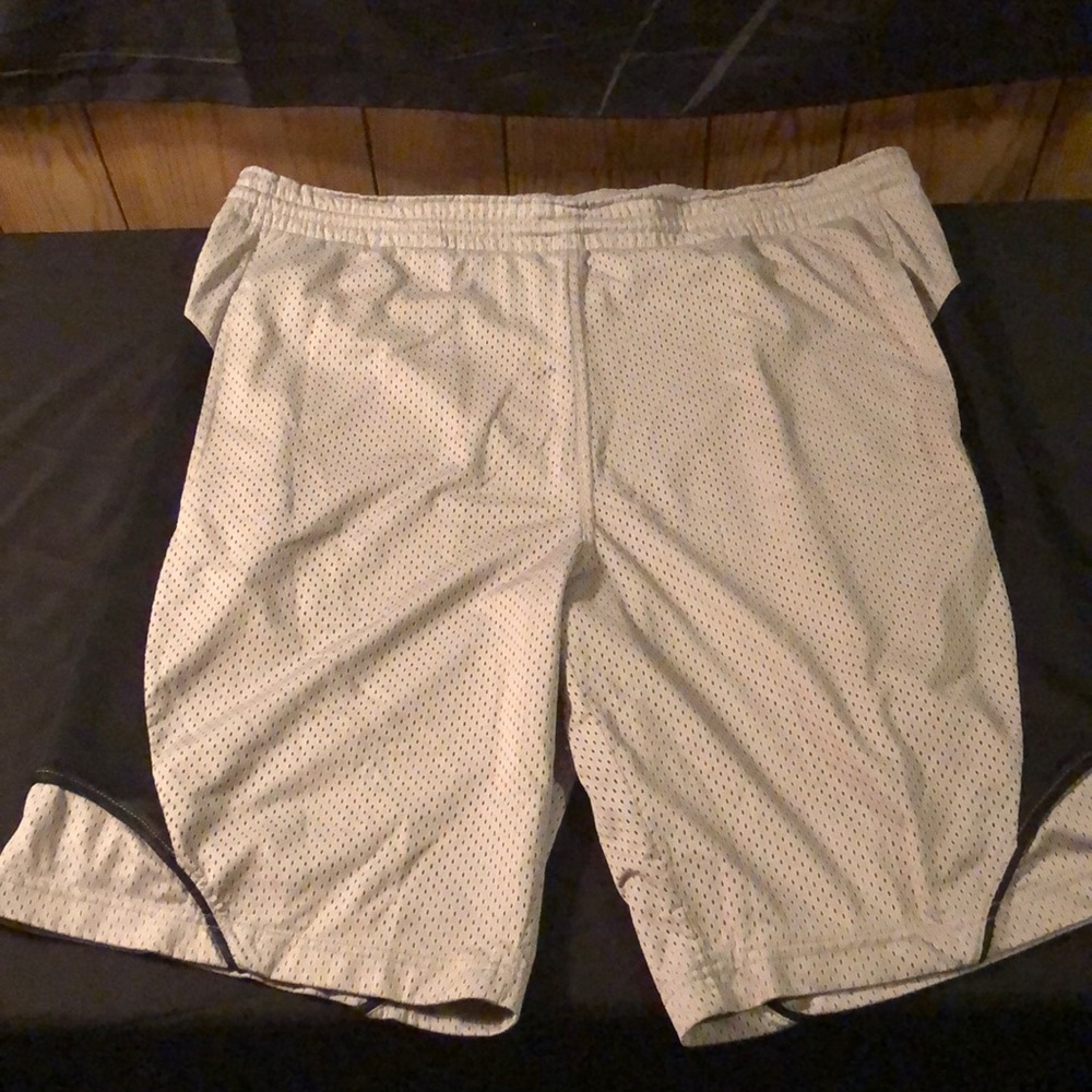Footlocker Basketball Shorts (M)